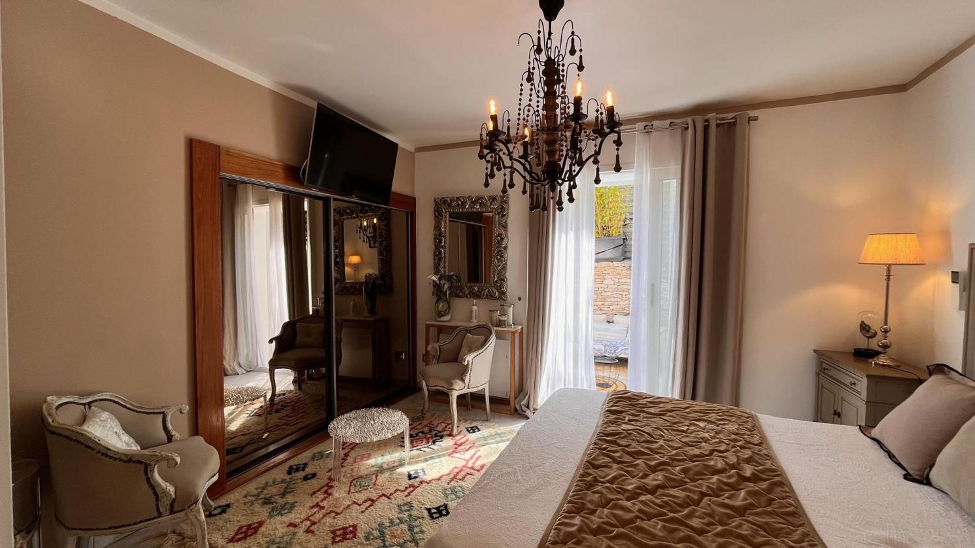 Deluxe Room,1554682942:JPEG